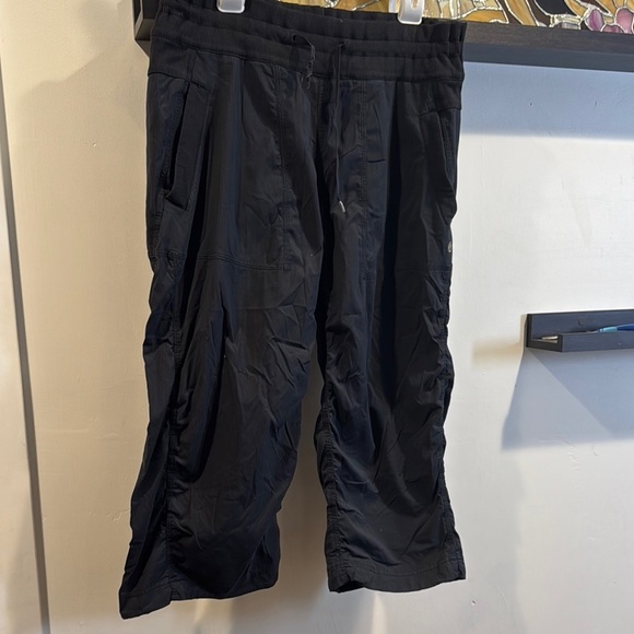 lululemon athletica Black Ankle Cropped Pants - Picture 1 of 8